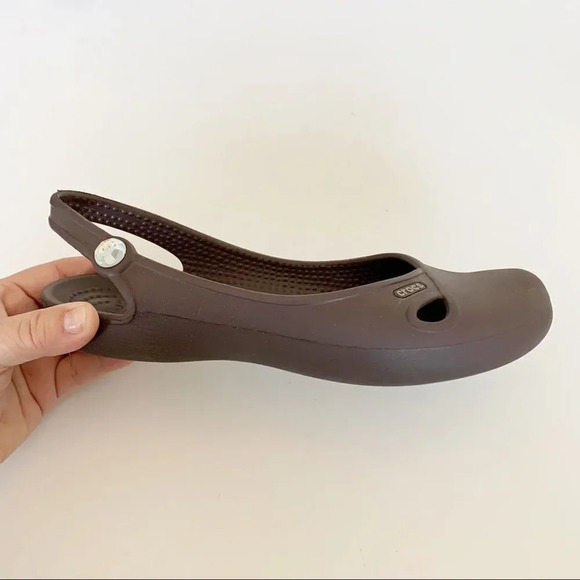 Crocs Taupe Slingback Ballet Flat Jewel Accent Women’s Size 6 Spring Rubber Shoe - Picture 2 of 7